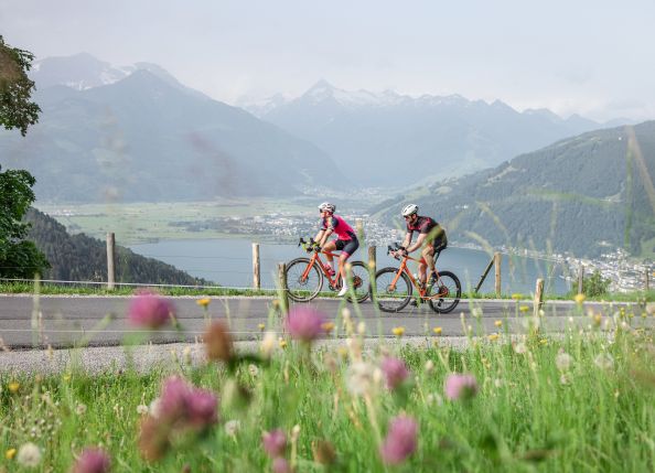 biketour-mit-ausblick-auf-die-region-c-zell-am-see-kaprun-tourismus-original-1