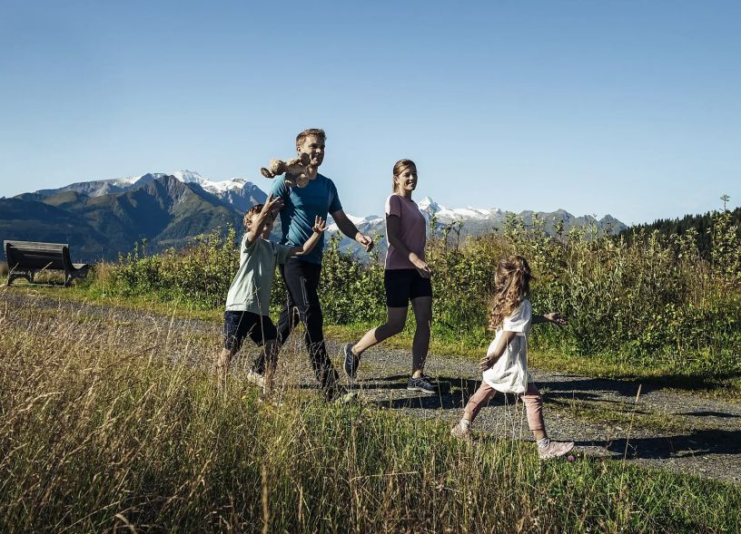 familienwanderung-family-hike-c-zell-am-see-kaprun-tourismus-1-original-16-2