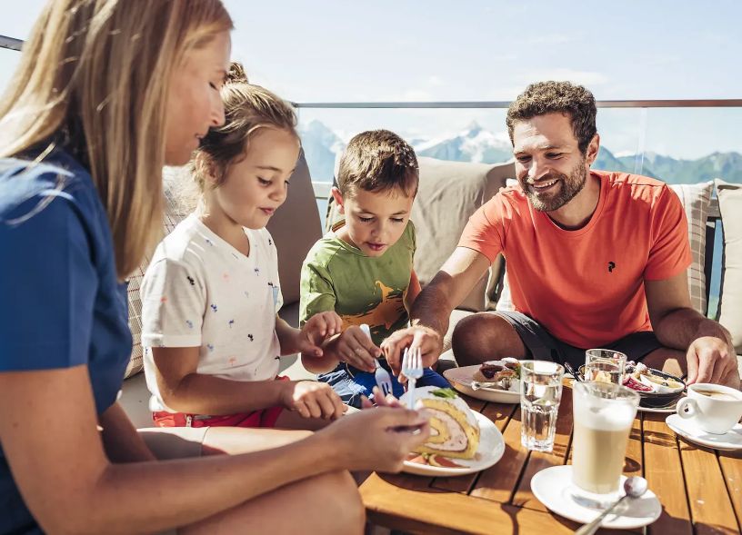 kaffee-und-kuchen-am-berg-coffee-cake-break-on-the-mountain-c-zell-am-see-kaprun-tourismus-original-11-2