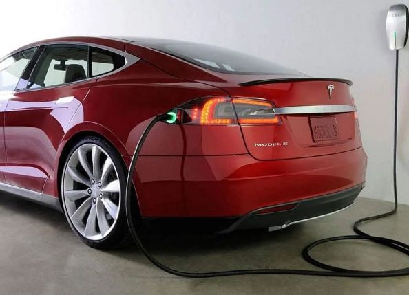 tesla-ladestation-garage-model-s-rot-3