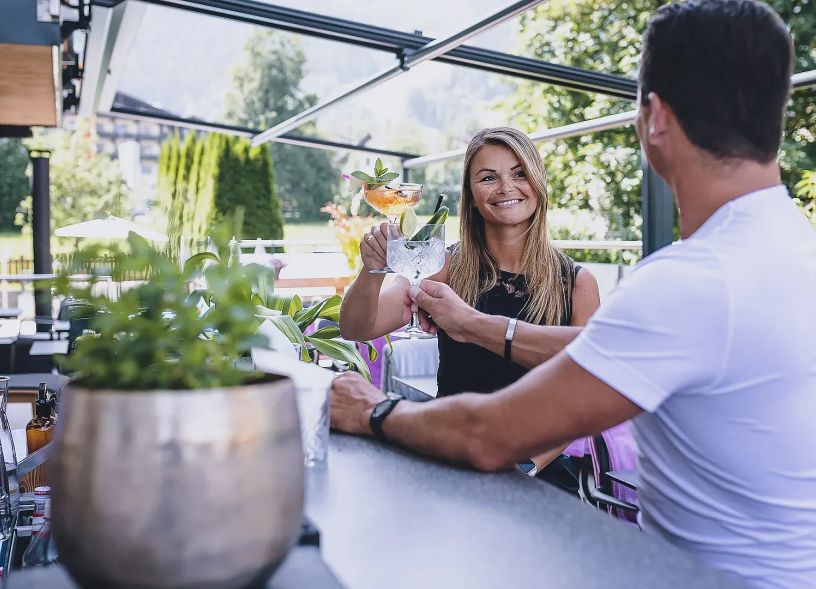 website-hotelsonnblick-terrassebar-sommer22-2-6-3