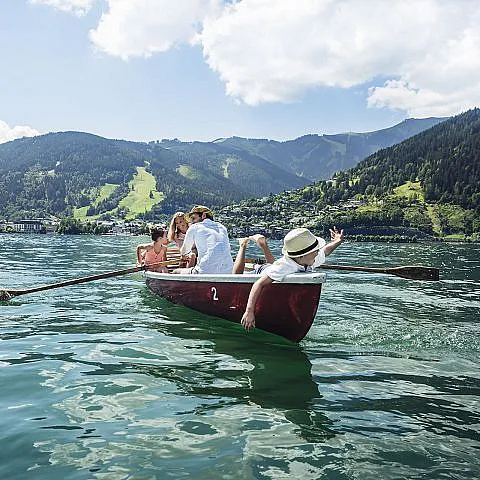 ruderboot-ausflug-am-zeller-see-mit-der-ganzen-familie-rowing-boat-tour-on-lake-zell-with-the-whole-family-c-zell-am-see-kaprun-tourismus-original-8