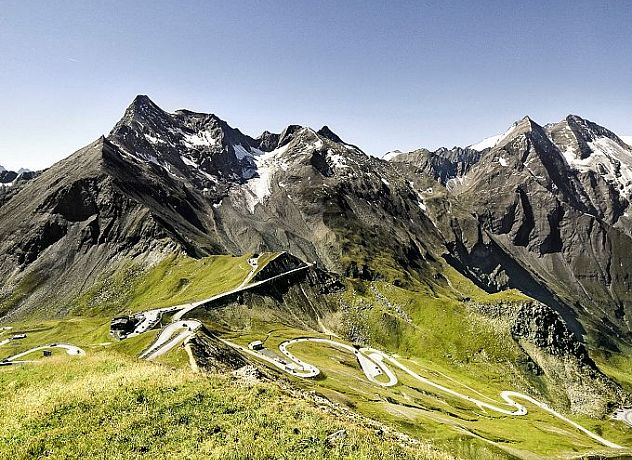 view-from-the-edelweiss-peak-on-the-grossglockner-high-alpine-road-12